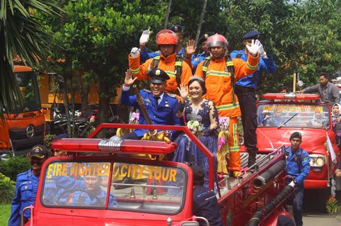 Senangnya Jadi Pengantin Baru di Keluarga Pemadam Kebakaran...