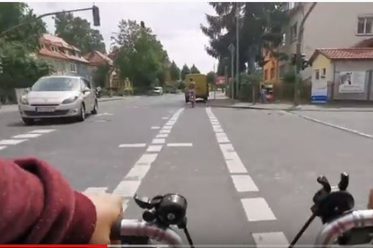 Jalur sepeda yang ada di  kota Gottingen, Jerman. 