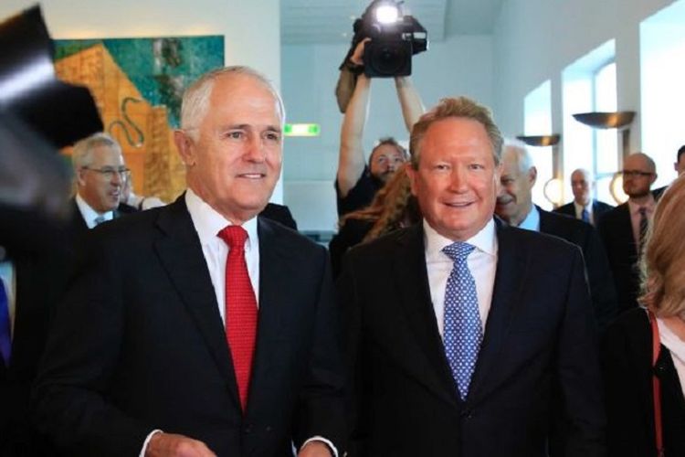 Perdana Menteri Australia Malcolm Turnbull (kiri) menyebut donasi pengusaha Andrew Forrest (kanan) hadiah terbesar dari seorang dermawan dalam sejarah Australia. 
