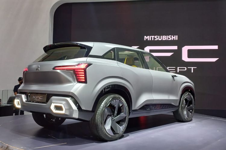 Mobil konsep Mitsubishi XFC Concept dipamerkan pada Indonesia International Motor Show (IIMS) 2023