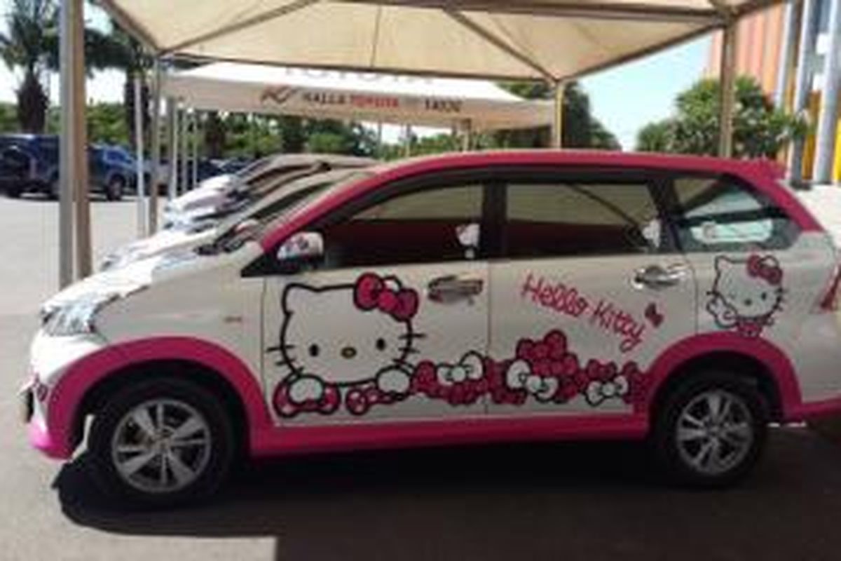 Avanza dengan stiker Hello Kitty