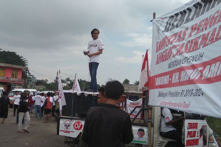 Komunitas sopir angkot Tasikmalaya mendeklarasikan diri mendukung capres Jokowi-Amin di eks Terminal Cilembang, Kota Tasikmalaya, Rabu (14/3/2019).