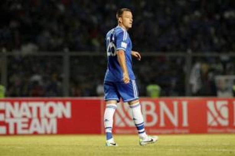 Pemain Chelsea FC John Terry dalam laga persahabatan melawan Indonesia di Stadion Utama Gelora Bung Karno, Senayan, Jakarta, Kamis (25/7/2013). Laga ini merupakan rangkain tur klub Chelsea di Asia.