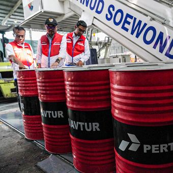 Operasi bantuan udara tetap diperkuat. Pertamina Patra Niaga menjamin pasokan avtur untuk kebutuhan pesawat Hercules dan helikopter yang digunakan untuk evakuasi serta penyaluran logistik bagi masyarakat.