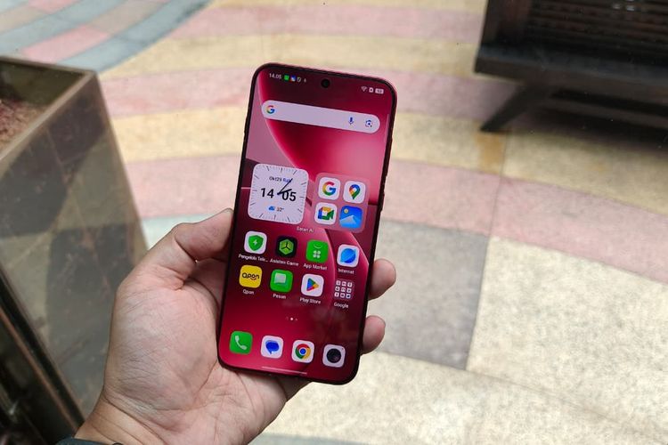 Tampilan depan Oppo Find X9 Pro yang dipajang dalam acara Media Pre-Briefing Oppo Find X9 Series yang digelar di Caspar Jakarta, Rabu (29/10/2025).