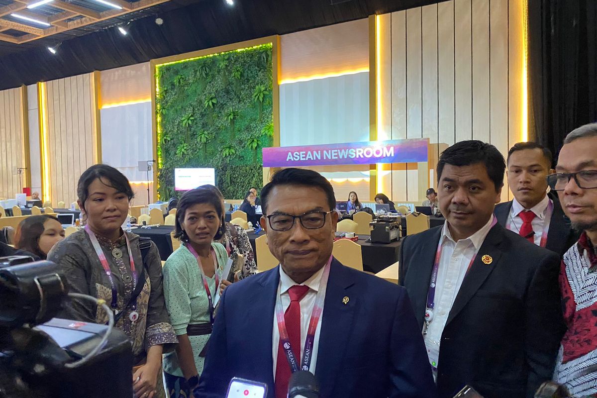 Kepala Staf Presiden, Moeldoko meninjau media center ASEAN di Jakarta Convention Center (JCC) Senayan, Jakarta Pusat, Selasa (5/9/2023). 
