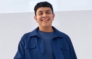 Penyanyi Tulus merilis album Manusia merayakan satu dekade berkarier di industri musik Tanah Air.