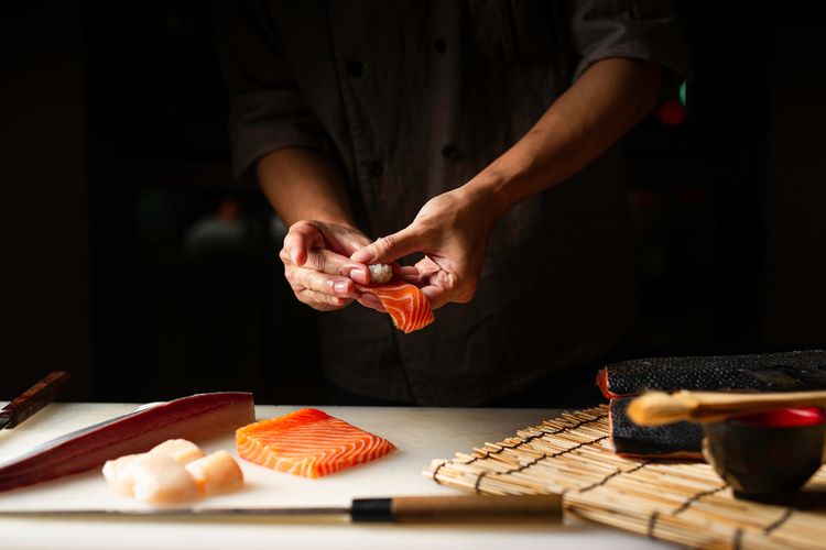 ilustrasi mempersiapkan sushi