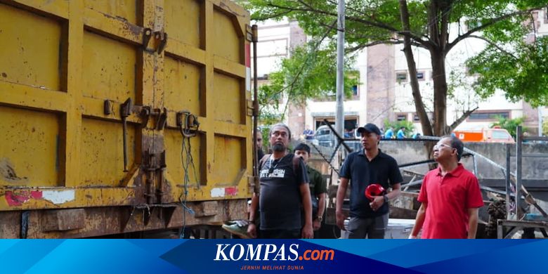 Bersihkan Sampah Pascabanjir, Gubernur Koster Ajak Masyarakat Bali Bersatu Bersihkan Bersihkan