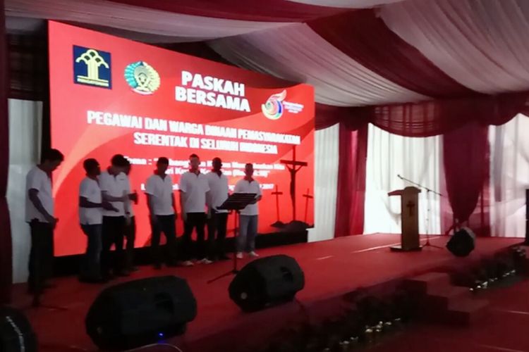 Ratusan warga binaan merayakan hari Paskah di Lapas Klas I Cipinang, Jakarta Timur, pada Minggu (23/4/2017).