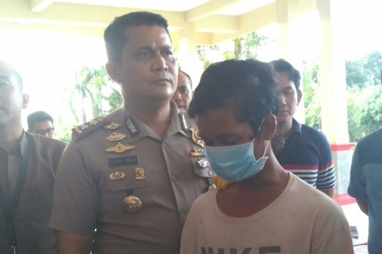 Tersangka AA saat diamankan di Polres Banyuasin, Sumatera Selatan