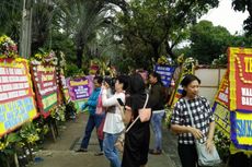Berwisata Karangan Bunga di Balai Kota DKI Jakarta