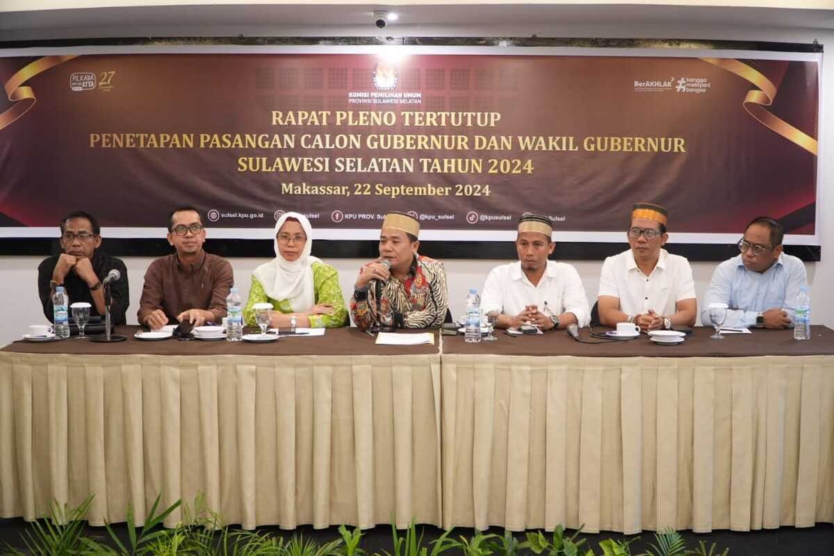 Rapat Pleno KPU Sulsel dalam penetapan dua pasangan calon Gubernur dan Wakil Gubernur Sulsel digelar di Hotel Claro, Makassar, Minggu (22/9/2024).