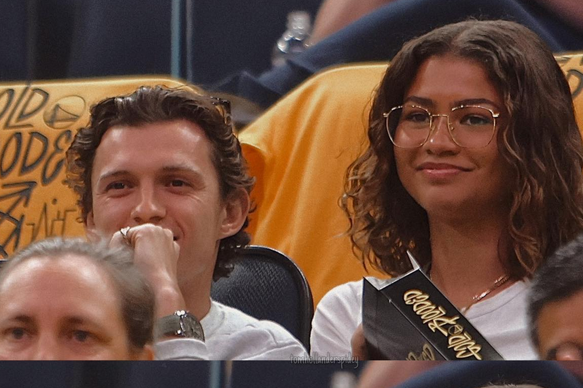 Zendaya dan Tom Holland kencan nonton pertandingan NBA