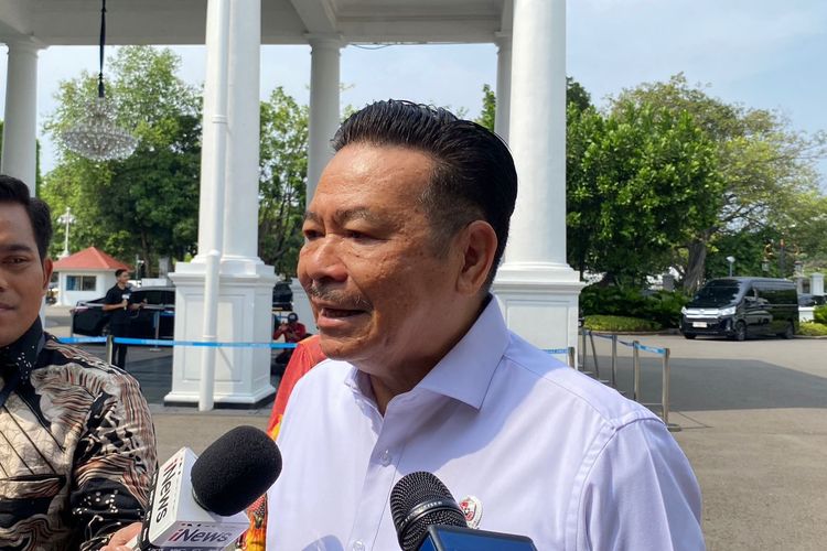 Wakil Menteri Koordinator Bidang Hukum, Hak Asasi Manusia, Imigrasi, dan Pemasyarakatan Otto Hasibuan di Kompleks Istana Kepresidenan, Jakarta Pusat, Jumat (28/11/2025).