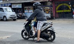 Jangan Pakai Kursi Tambahan untuk Anak di Bagian Depan Motor, Bahaya