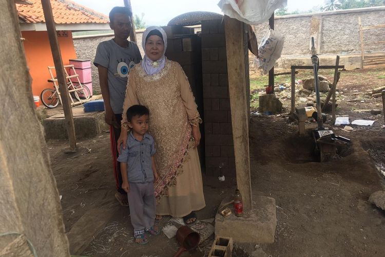 Salah satu nasabah yang mendapat saluran kredit adalah pengusaha batu bata dari Cianjur, Ida. Mulai dari tahun 2017, wanita ini merintis usaha batu batanya itu.