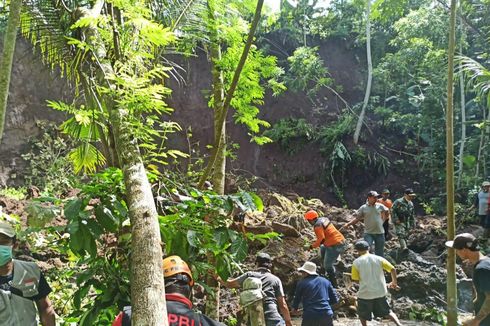 Seorang Petani Tewas Tertimbun Longsor di Malang