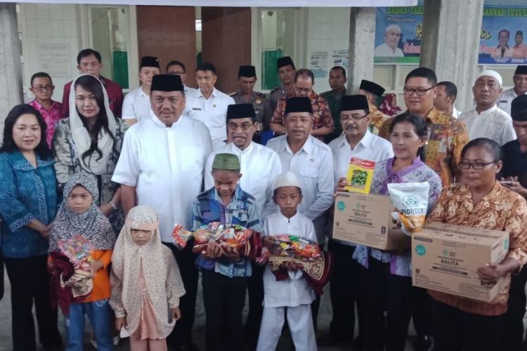 Gubernur Sulawesi Utara, Olly Dondokambey, menggelar buka puasa bersama sekaligus safari Ramadhan di Kabupaten Bolaang Mongondow Timur, Rabu (23/5/2018)