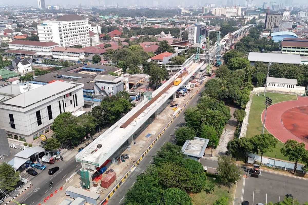 Proyek LRT Jakarta Fase 1B Raih 2 Rekor Muri, Salah Satunya Uji Coba Kereta Layang Tercepat