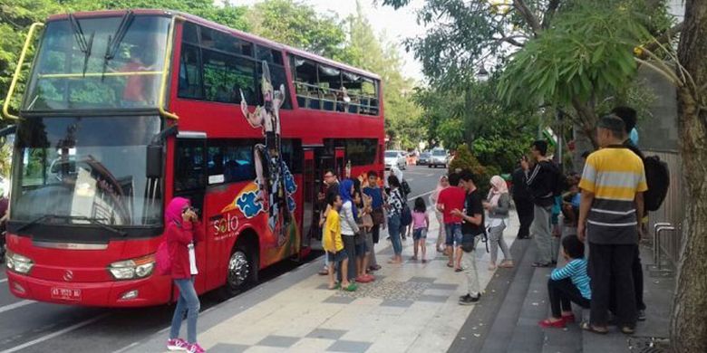 Bus tingkat Werkudara menjadi sarana wisatawan mengenal kota Solo, Jawa Tengah.