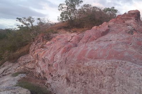 Strawberry Rock, Spot Alternatif Memburu Golden Sunset di Labuan Bajo