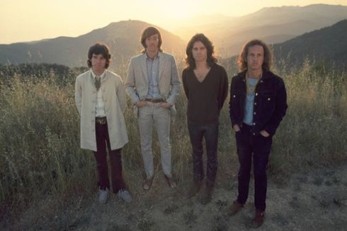 Lirik dan Chord Lagu Love Street dari The Doors 