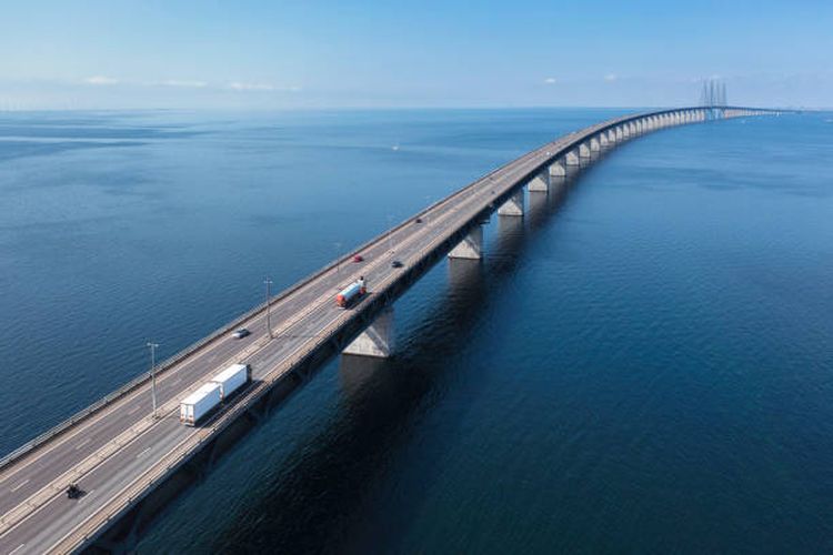 Ilustrasi jembatan terpanjang di dunia.