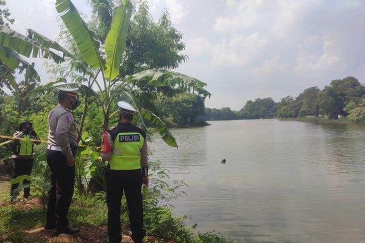 Suasana di Danau Buperta, Jawa Barat usai jatuhnya helikopter, Jumat (28/5/2021).
