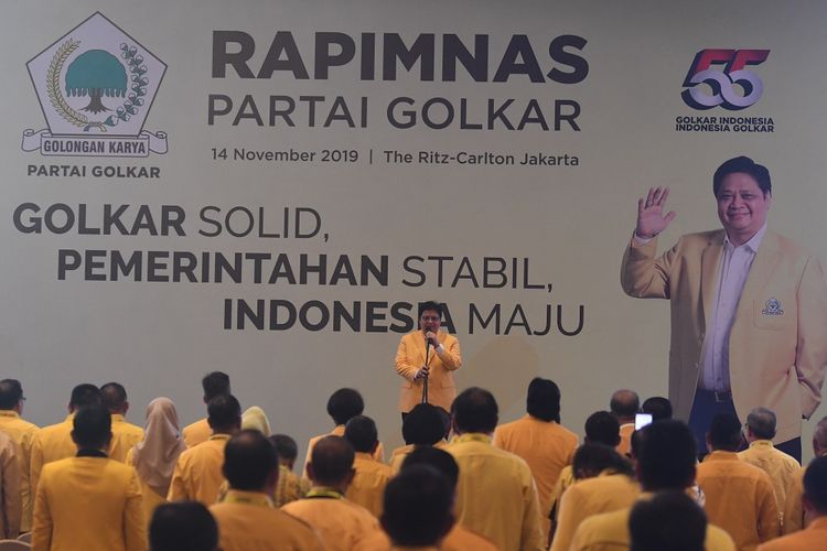 Ketua Umum Partai Golkar Airlangga Hartarto memberikan sambutan pada acara Rapimnas Partai Golkar di Jakarta, Kamis (14/11/2019). Rapimnas mengambil tema Golkar Solid, Pemerintahan Stabil, Indonesia Maju. ANTARA FOTO/Muhammad Adimaja/pd.