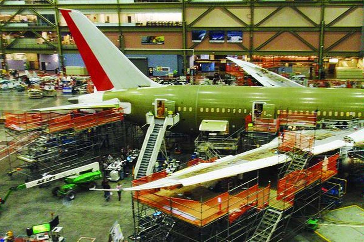 Merakit jet tercanggih Boeing 787 di pabrik Everett.