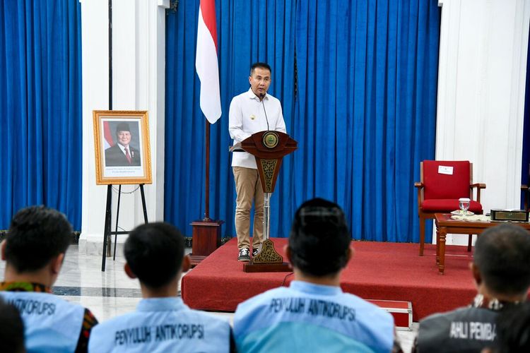 Pj Gubernur Jabar, Bey Machmudin saat memberikan sambutan kegiatan di Gedung Sate, Kota Bandung, Kamis (30/1/2025).