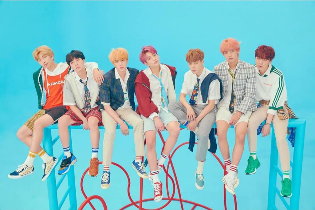 BTS dalam foto konsep versi F untuk album Love Yourself: Answer