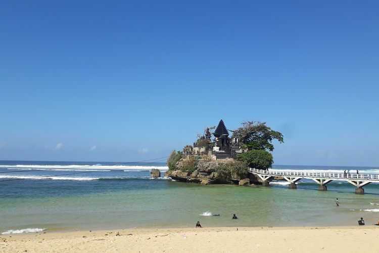 Pantai Balekambang, Malang.