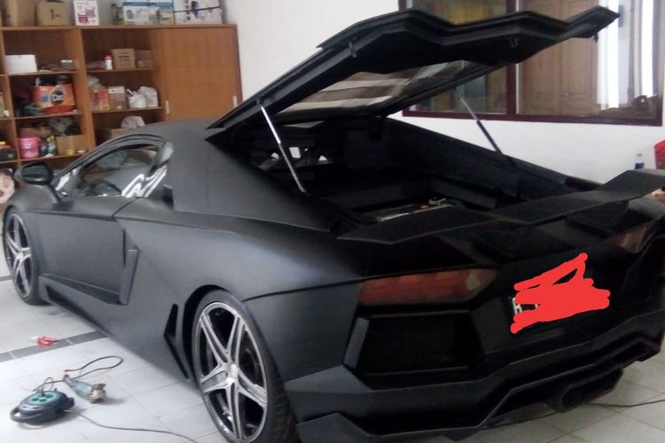 Hasil modifikasi di bengkel milik Suharyanto sebelum Lamborghini Aventador kuning yang viral.