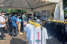 Sambil Tukar Tiket, Penonton Serbu Booth Penjualan Merchandise Formula E di JIExpo Kemayoran