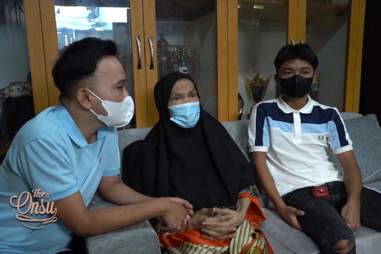 Momen saat Ruben Onsu dan Betrand Peto menjenguk Dorce Gamalama