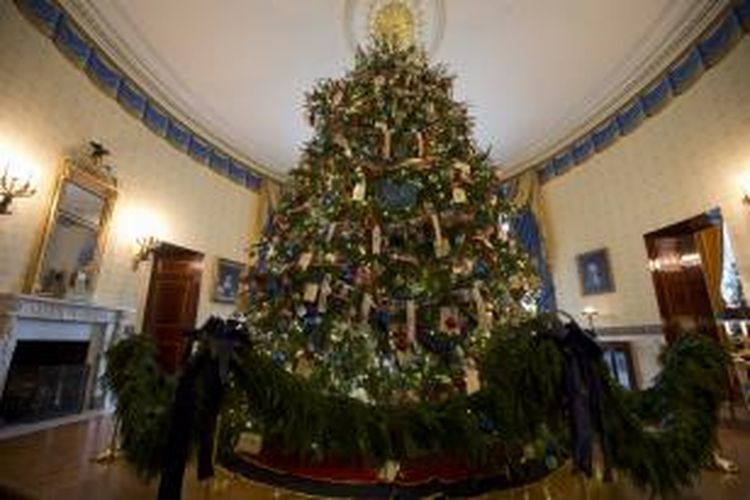 Pohon terang menyambut perayaan Natal di Gedung Putih.