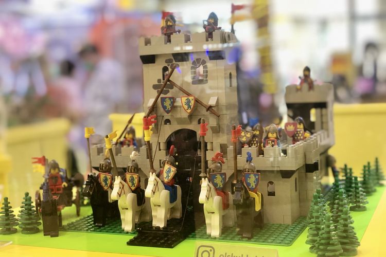 Lego, perusahaan mainan blok asal Denmark menggelar exhibition center bertajuk Imagination Playground. Perayaan ulang tahun ke-90 tahun Lego di Laguna Atrium, Central Park Mall, Jakarta, Jumat (17/6/2022).