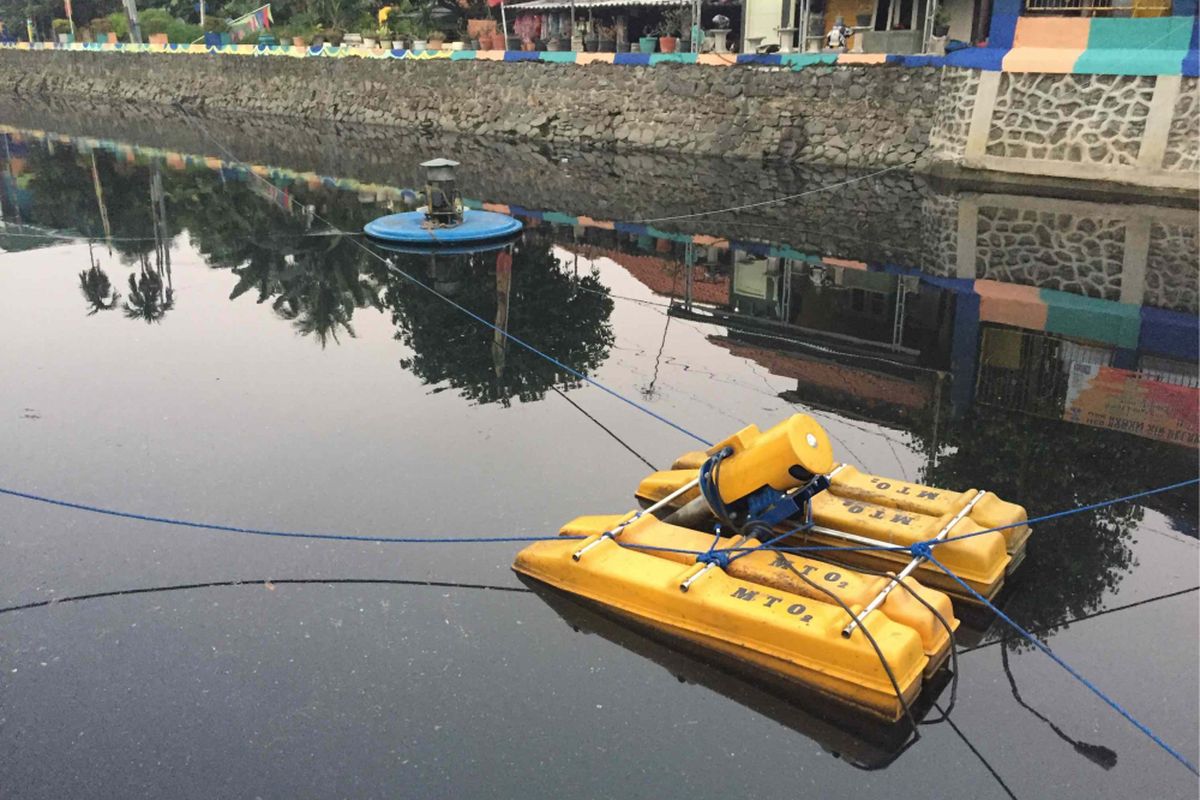 Pemprov DKI Jakarta melakukan uji coba 4 mesin di Kali Item, Kemayoran, guna memperbaiki kualitas air serta mengubah warna hitam Kali Item, menjadi jernih. Bekerjasama dengan perusahaan yang bergerak di bidang lingkungan, PT HAS Environmental, ada 4 mesin yang saat ini telah diuji coba yaitu, Nano bubble, aerator, surface aerator, dan blower, Kamis (26/7/2018).