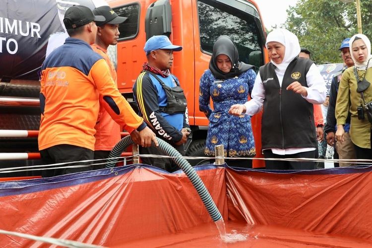 Hadapi Kemarau Ekstrem, Khofifah Minta Warga Bijak Pakai Air dan Tak Bakar Lahan
