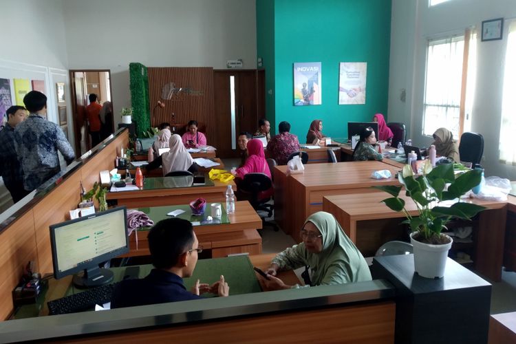 Ratusan Warga Kota Blitar Datangi Kantor BPS Minta Peringkat Desil Diturunkan