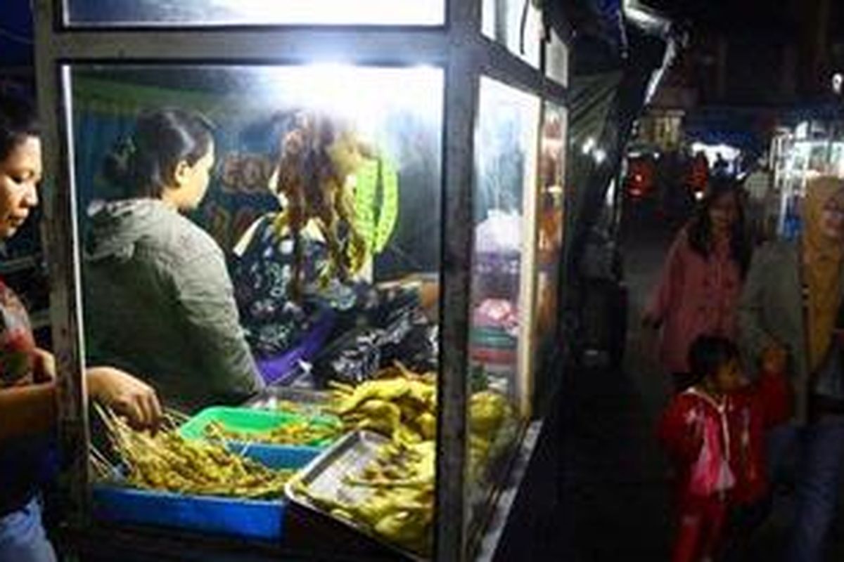 Pasar Ceplak di malam hari, Garut, Jawa Barat.