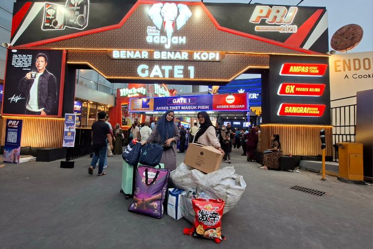 Tak Sekadar Berburu Diskon, PRJ Surabaya Jadi Ladang Cuan bagi Jasa Titip