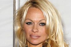 Pamela Anderson Jadi Korban Kejahatan Seksual Saat Masih Kecil