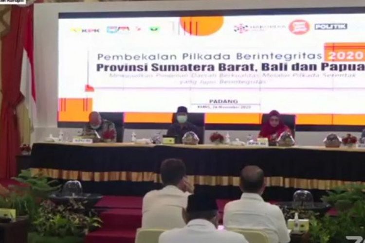 Wakil Ketua Komisi Pemberantasan Korupsi (KPK) Lili Pintauli Siregar saat memberi arahan kepada calon kepala daerah di Padang, Sumatera Barat, Kamis (26/11/2020).
