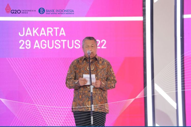 Gubernur BI Perry Warjiyo dalam peluncuran QRIS Antarnegara 