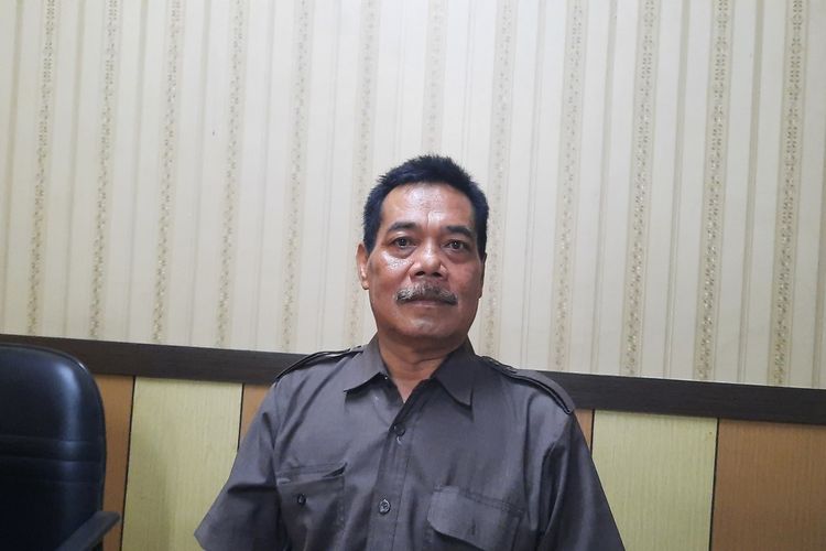 Ketua Komisi A DPRD Blora, Supardi saat dimintai penjelasan terkait honor narasumber dewan oleh wartawan di Gedung DPRD Blora, Jawa Tengah, Kamis (30/11/2023)