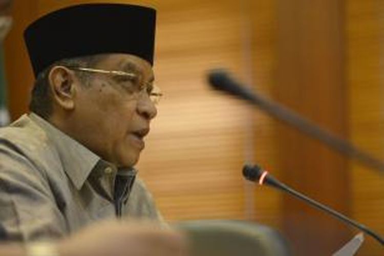 Ketua Umum Pengurus Besar Nahdlatul Ulama Said Aqil Siradj menyampaikan seruan menanggapi perkembangan situasi kebangsaan pasca pemilihan presiden di Kantor PBNU, Jakarta, Kamis (10/7). PBNU meminta semua pihak untuk saling menahan diri dengan tidak merayakan kemenangan yang telah diklaim sebelum ada keputusan dari KPU demi menjaga persatuan dan keharmonisan berbangsa.