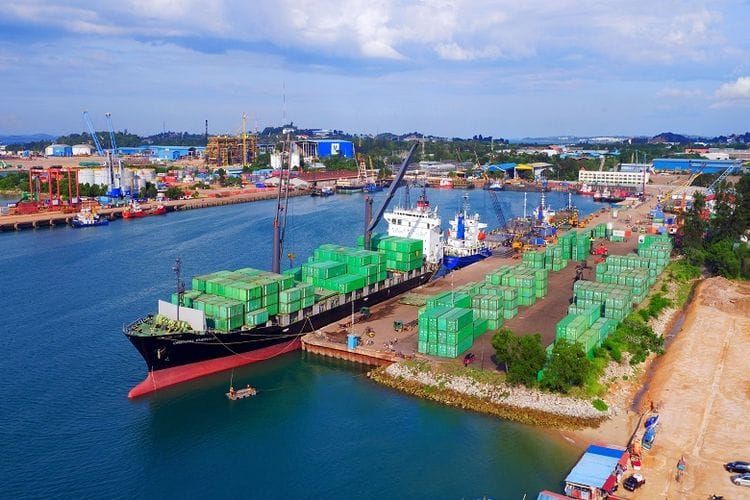 ktivitas pelabuhan peti kemas yang ada di kawasan Tanjungpinggir, Sekupang, Batam. Sepanjang Triwulan I (Januari-Maret) 2023, sumbangsih ekspor Batam mencapai 78 persen dengan total ekspor Provinsi Kepri sebesar USD 5.105,95 juta.